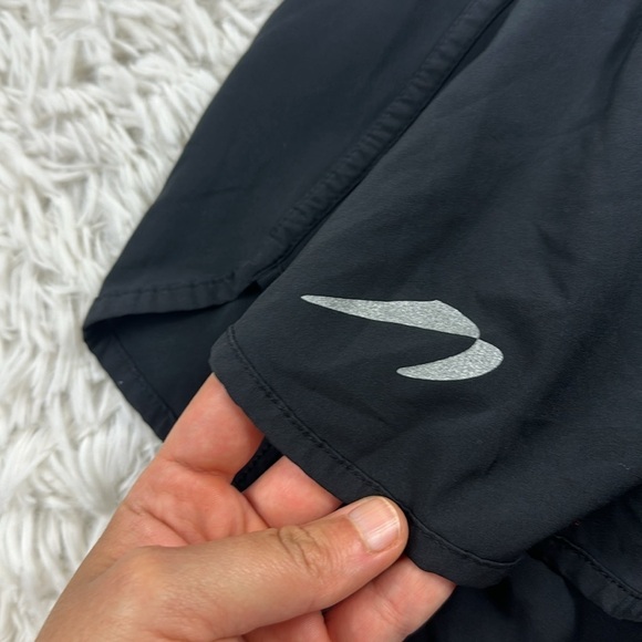 Lululemon Tracker Short III *4-way Stretch Black - Picture 2 of 8